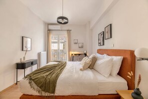 2 bedrooms, desk, iron/ironing board, free WiFi - Koukaki 2BR Apartment (Athina)