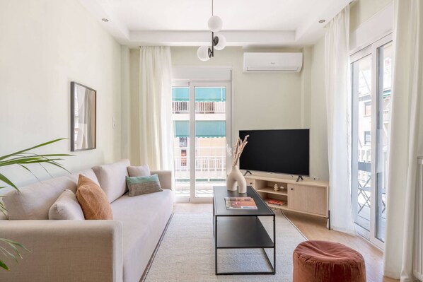 Smart TV - Koukaki 2BR Apartment (Athina)