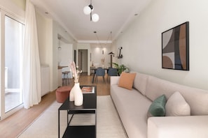 Smart TV - Koukaki 2BR Apartment (Athina)