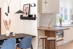Private kitchen - Koukaki 2BR Apartment (Athina)