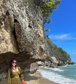 Private beach, black sand - Oddee Beach House (Lobo)