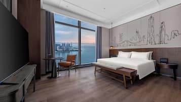 Executive Deluxe Queen Room | City view