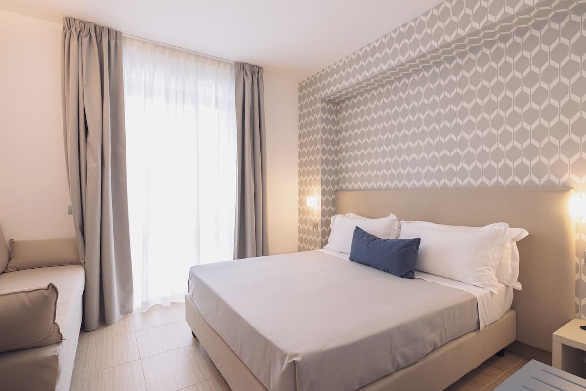 Premium bedding, minibar, in-room safe, blackout curtains
