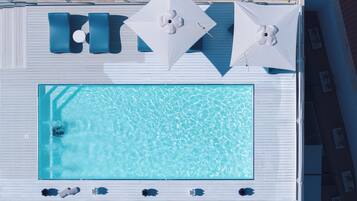 Outdoor pool, pool umbrellas, sun loungers