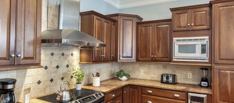 Crabline Getaway by AvantStay | Private Pool + Hot Tub | Easy Beach Access
