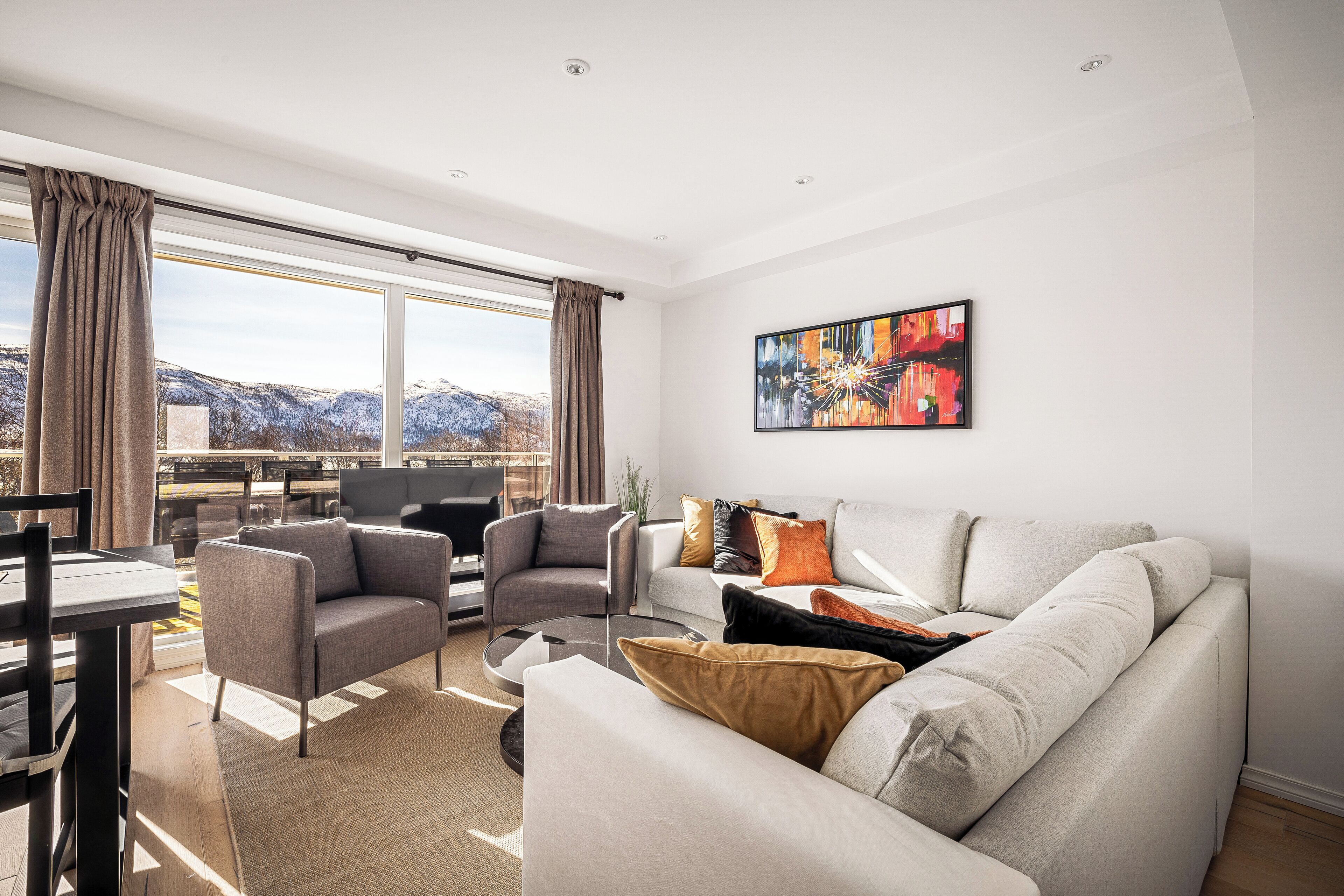 Leilighet med fjellutsikt 5 soverom, 2 bad, 10 personer (Sengetøy og håndklær er ikke inkludert) | Living area | Heated floors