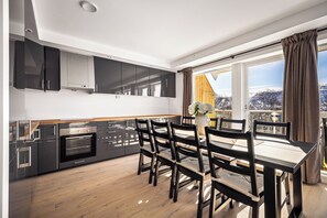Leilighet med fjellutsikt 5 soverom, 2 bad, 10 personer (Sengetøy og håndklær er ikke inkludert) | Private kitchen