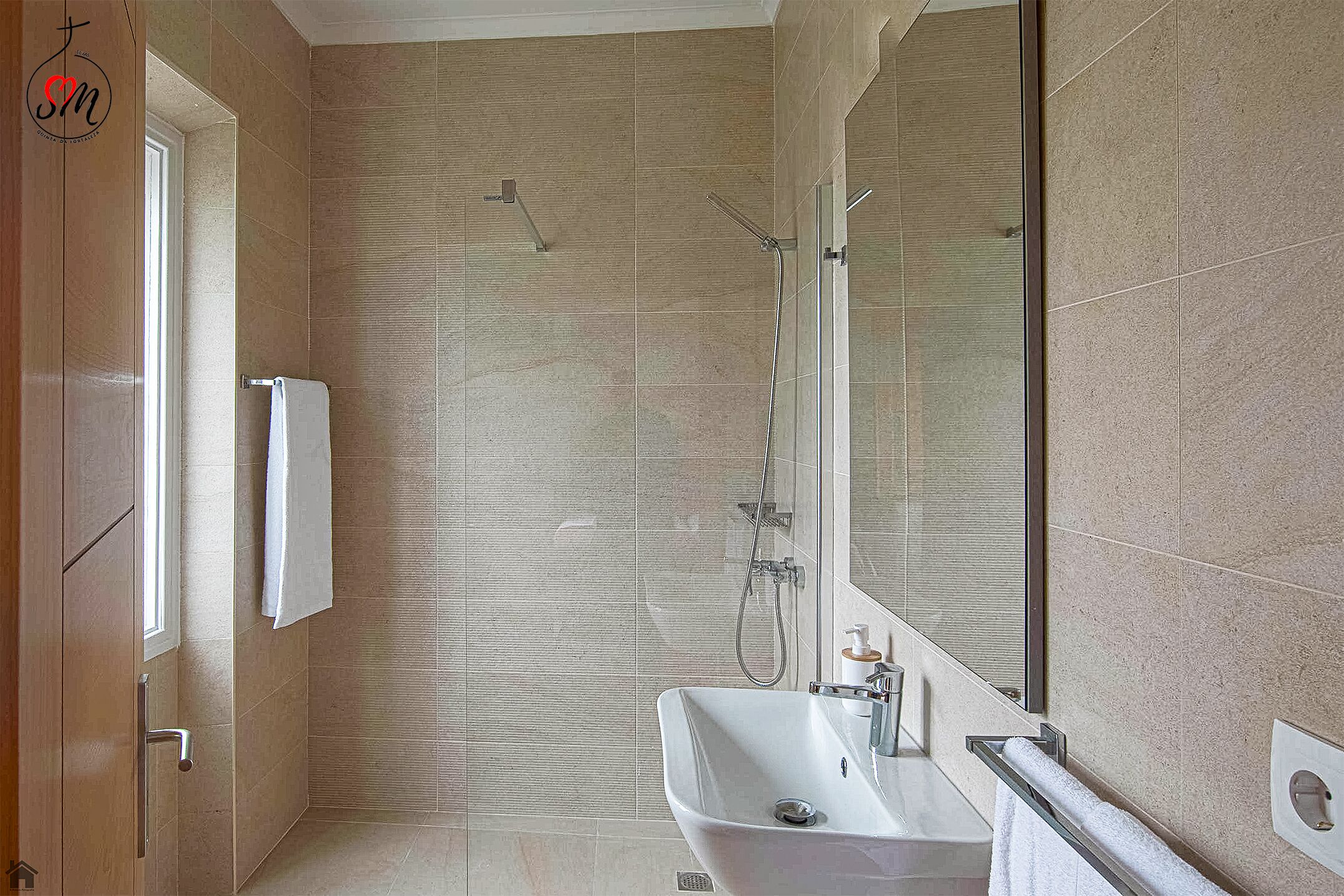 标准双床房, 2 张单人床, 无烟房, 私人浴室 | 浴室 | 淋浴设施、毛巾