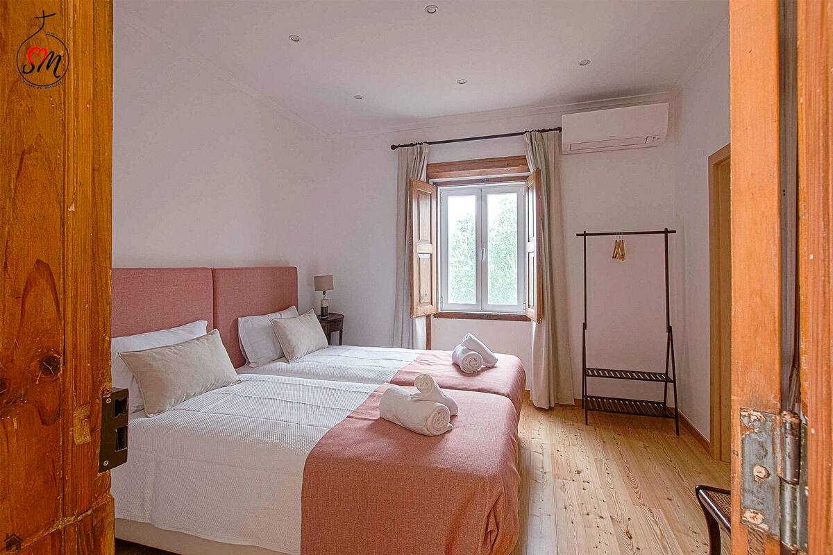 Standard Twin Room, 2 Twin Beds, Non Smoking, Private Bathroom | WiFi (free), bed sheets