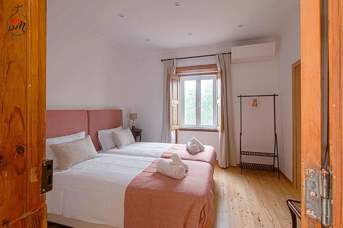 Standard Twin Room, 2 Twin Beds, Non Smoking, Private Bathroom | Free WiFi, bed sheets