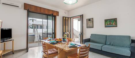 21-inch TV with cable channels