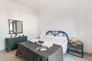 2 bedrooms, free WiFi, bed sheets - Casa Gioberti Near The Sea And Beach (Melendugno)