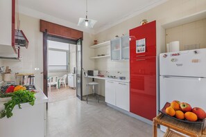 Fridge, microwave, oven, stovetop - Casa Gioberti Near The Sea And Beach (Melendugno)