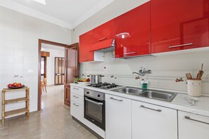 Fridge, microwave, oven, stovetop - Casa Gioberti Near The Sea And Beach (Melendugno)