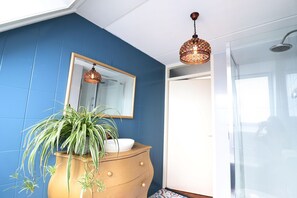 Shower - Holiday home with spacious enclosed garden (Gou)