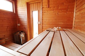 Sauna - Holiday home with spacious enclosed garden (Gou)