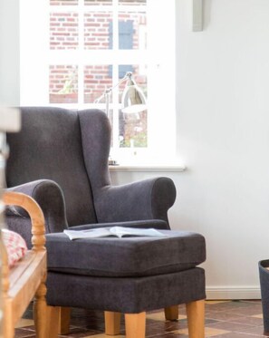 Smart TV, fireplace, DVD player