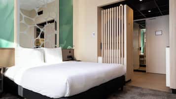 Comfort Double Room | 1 bedroom, minibar, in-room safe, blackout drapes