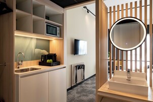 Chambre Double Confort | Cuisine privée | Machine à expresso, bouilloire électrique