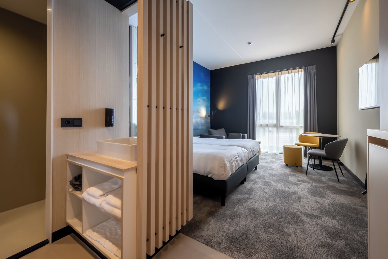 Kahden hengen comfort-huone | Minibaari, tallelokero huoneessa, pimennysverhot, ilmainen Wi-Fi