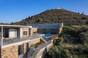 Exterior - Serene atmosphere, 50 sq.m pool, ultimate privacy! (Heraklion)