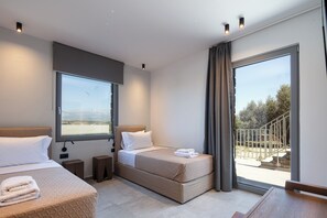 3 habitaciones, tabla de planchar con plancha y cuna de viaje