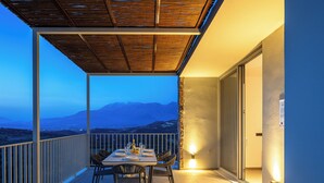 A balcony with a table set for dining, overlooking a mountainous landscape. - Kōa Villa I, idyll Seaview Near Beach by etouri (Heraklion)
