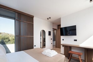 3 soveværelser, skrivebord, strygejern/strygebræt, weekendseng