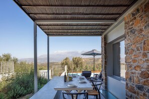 Outdoor dining - Serene atmosphere, 50 sq.m pool, ultimate privacy! (Heraklion)