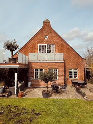 Rent a full equipped basement in a Design house only 15min from city center.