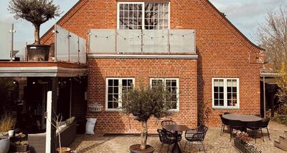 Rent a full equipped basement in a Design house only 15min from city center.