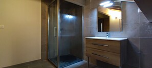 シャワー、ヘアドライヤー、石鹸