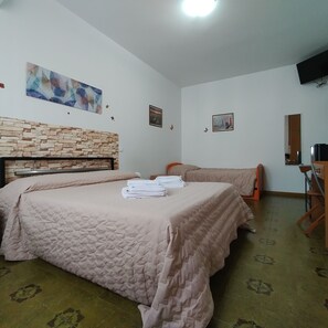Habitación familiar | Ropa de cama de alta calidad, edredón y camas con efecto memoria 