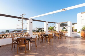 Daily buffet breakfast (EUR 8 per person)