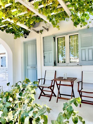 Terrace/patio - Anita Rooms & Suites (Milos)