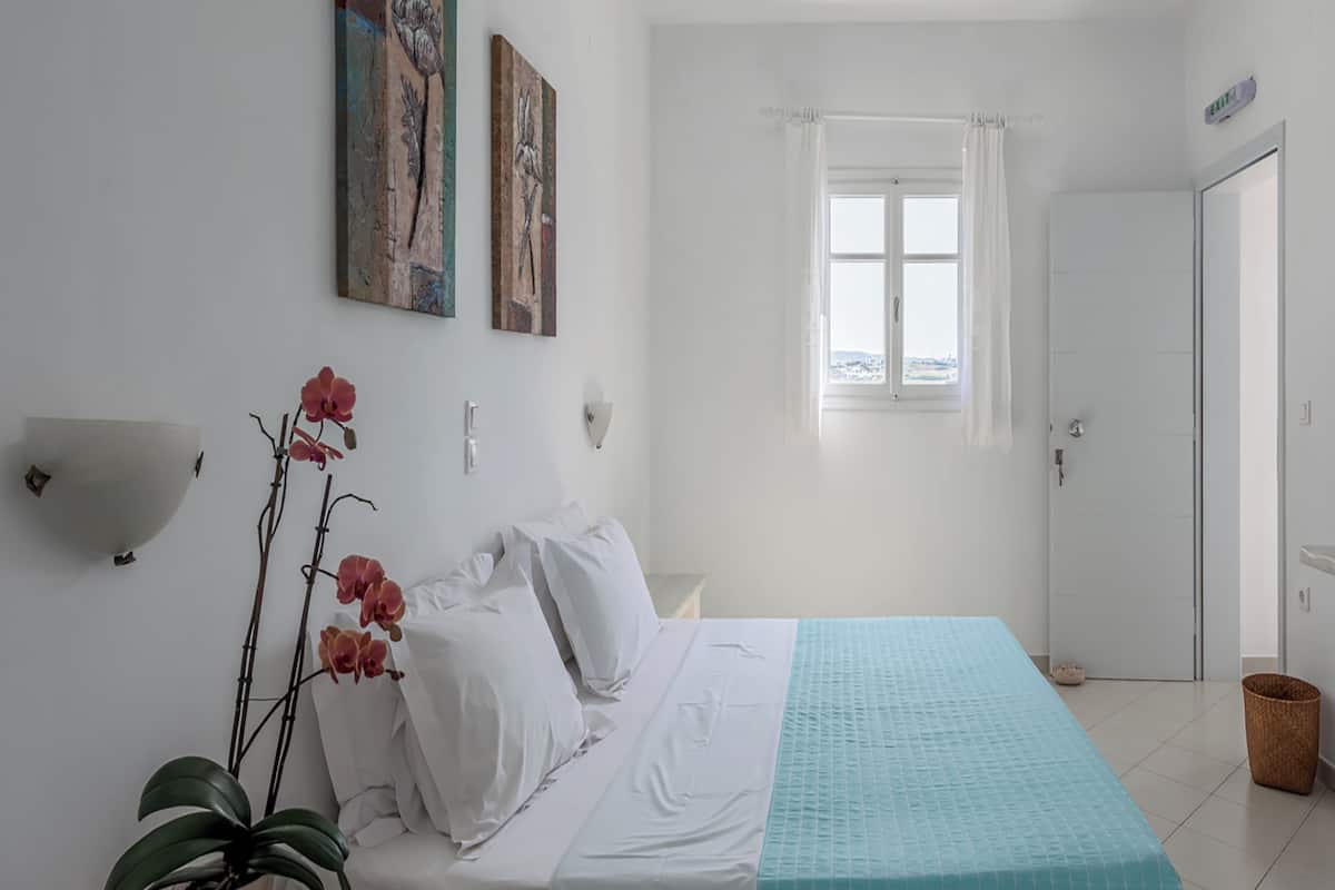 Deluxe Double Room, Balcony | 1 bedroom, hypo-allergenic bedding, individually decorated