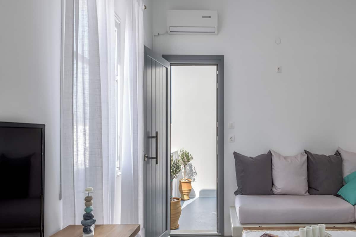 Superior Suite, 1 Bedroom, Balcony, Sea View | 1 bedroom, hypo-allergenic bedding, individually decorated