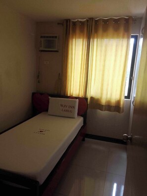 1 bedroom, bed sheets