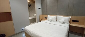 Hotel Golden Suites - Near Nesco