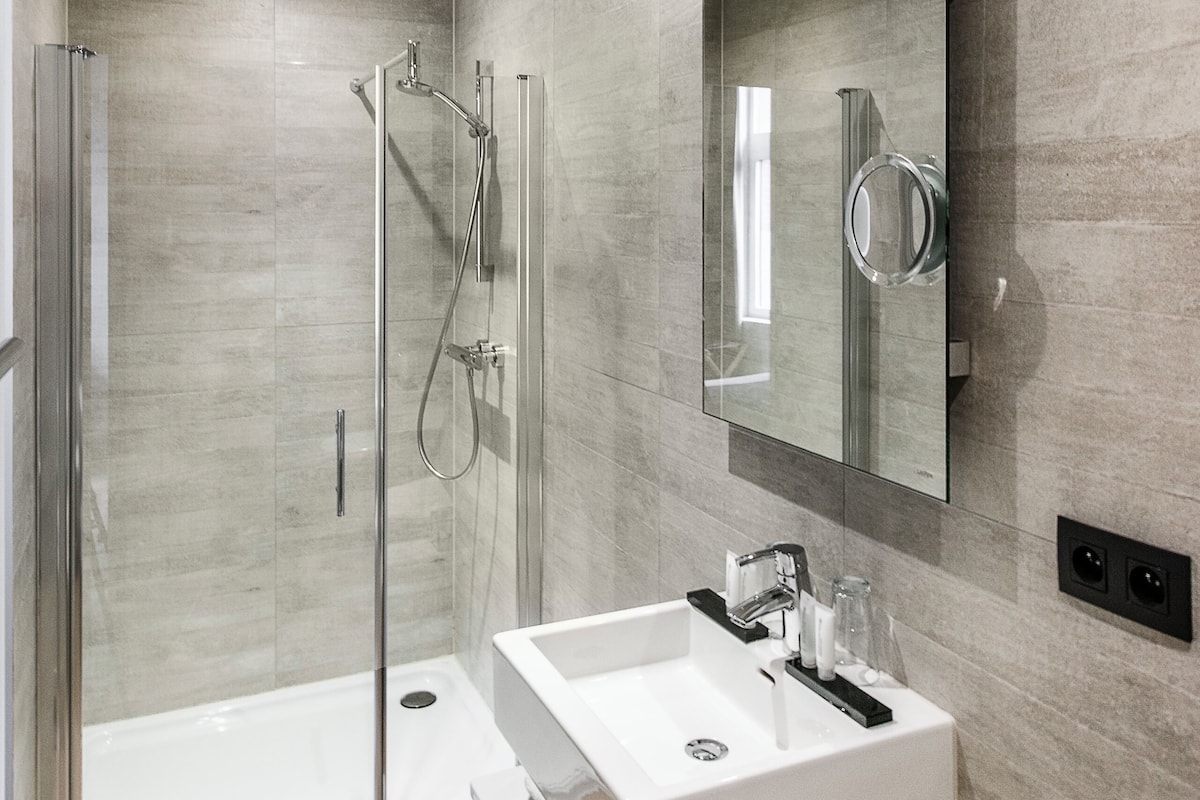 Habitación superior, vista a la ciudad | Baño