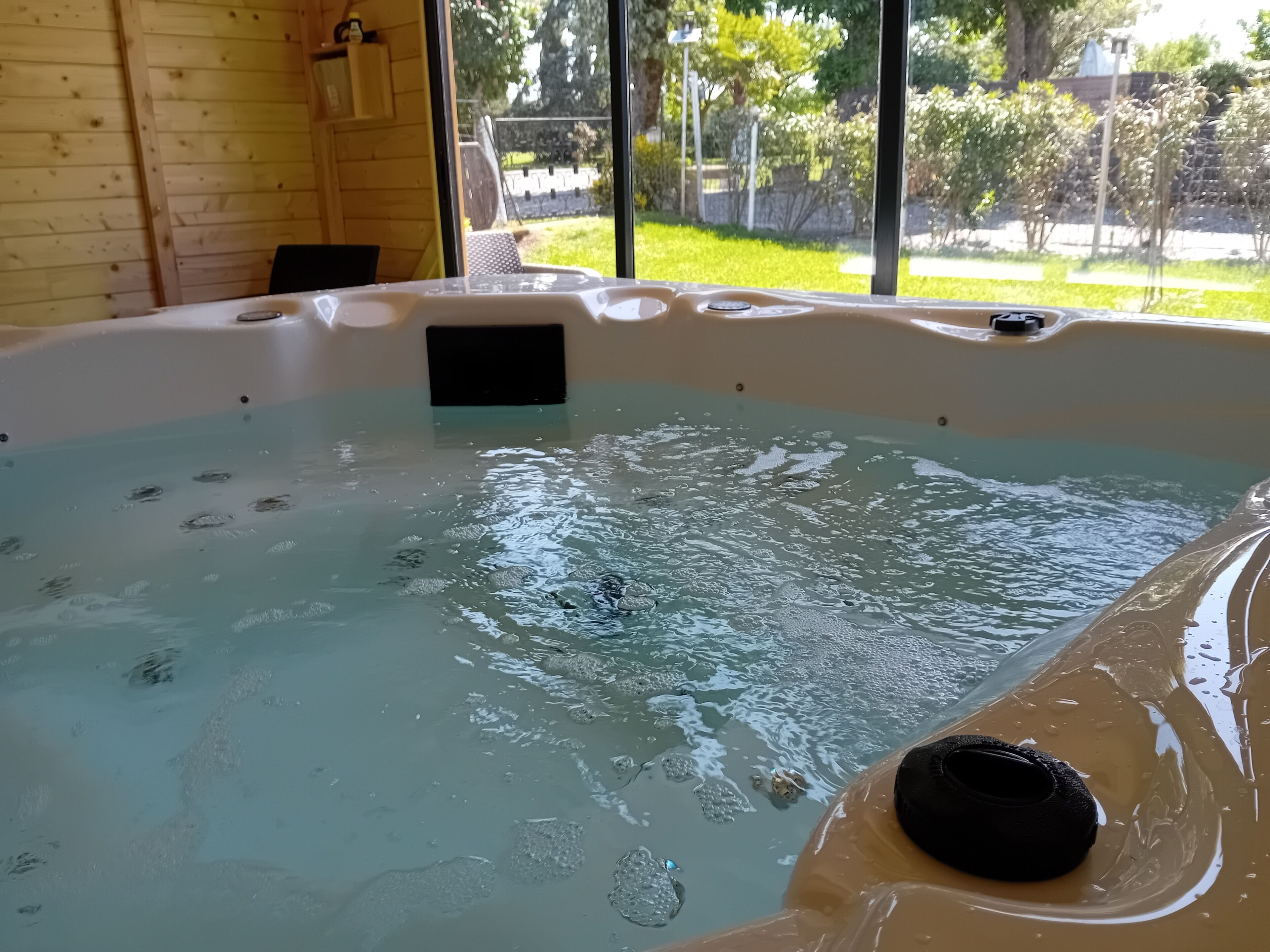 Indoor spa tub