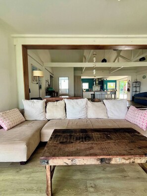 Living area - Villa Solagon, waterfront, lagoon access, pool & exceptional ocean view (Les Trois-Bassins)