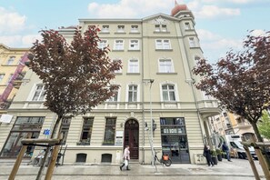 ด้านหน้าที่พัก