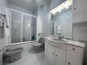 Hair dryer, towels