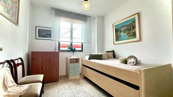 3 Schlafzimmer, Bügeleisen/Bügelbrett, Bettwäsche
