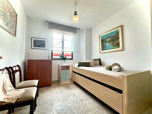 3 間睡房、熨斗/熨衫板、床單