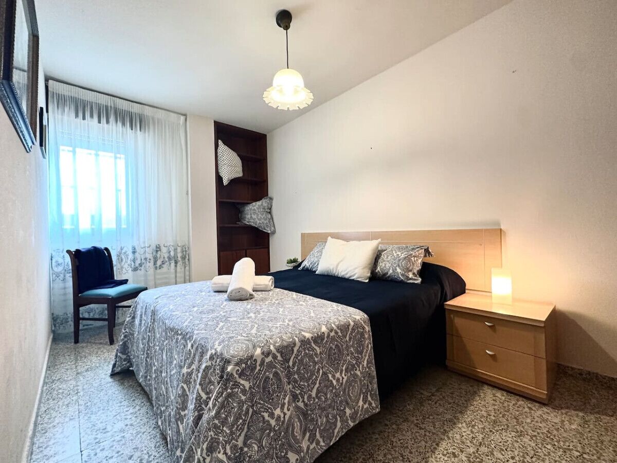 3 slaapkamers, een strijkplank/strijkijzer, beddengoed