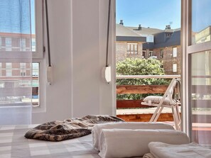 2 bedrooms, iron/ironing board, bed sheets