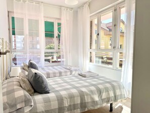 2 bedrooms, iron/ironing board, bed sheets