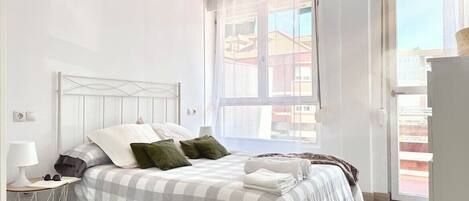 2 chambres, fer et planche à repasser, draps fournis